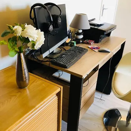 Au Pied Du Circuit Des 24h, Chez Celine * Le Mans